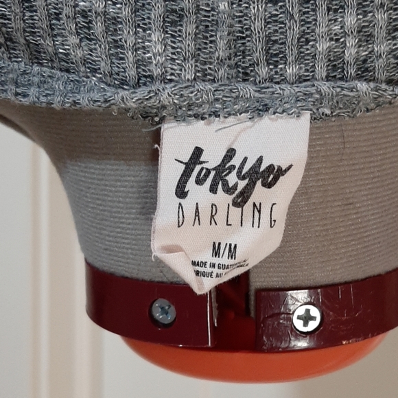 TOKYO DARLING Medium Peek-a-Boo Shoulders Top - Picture 4 of 5